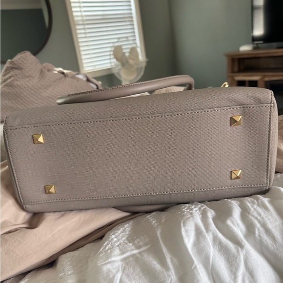 Dagne Dover Classic Leather Signature Tote Bag in Bleecker Blush - Picture 5 of 8